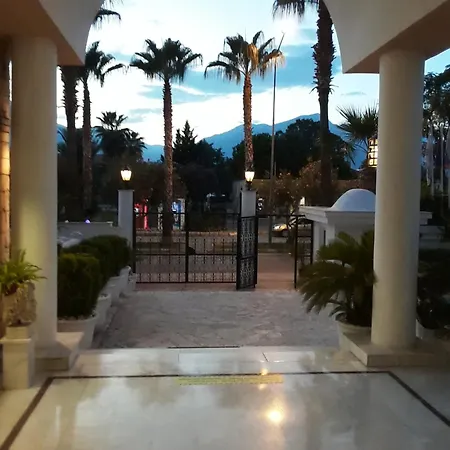 Sinatra Hotel