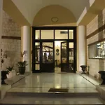Sinatra Hotel