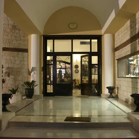 Sinatra Hotel